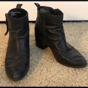Steve Madden Black Leather Ankle Boots US9.5